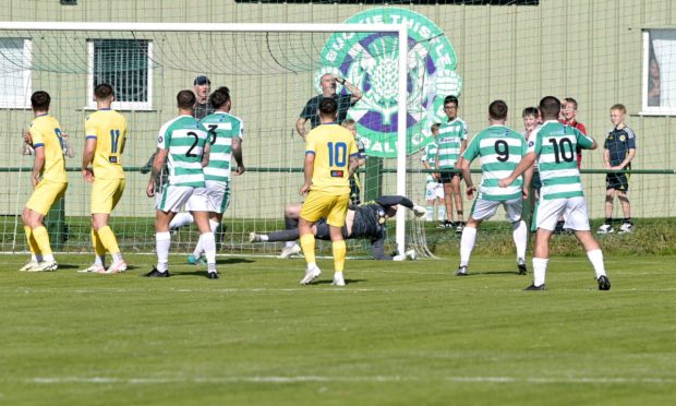 New Buckie Thistle signing Mark Ridgers makes a save against Falkirk. Pictures by Jasperimage.