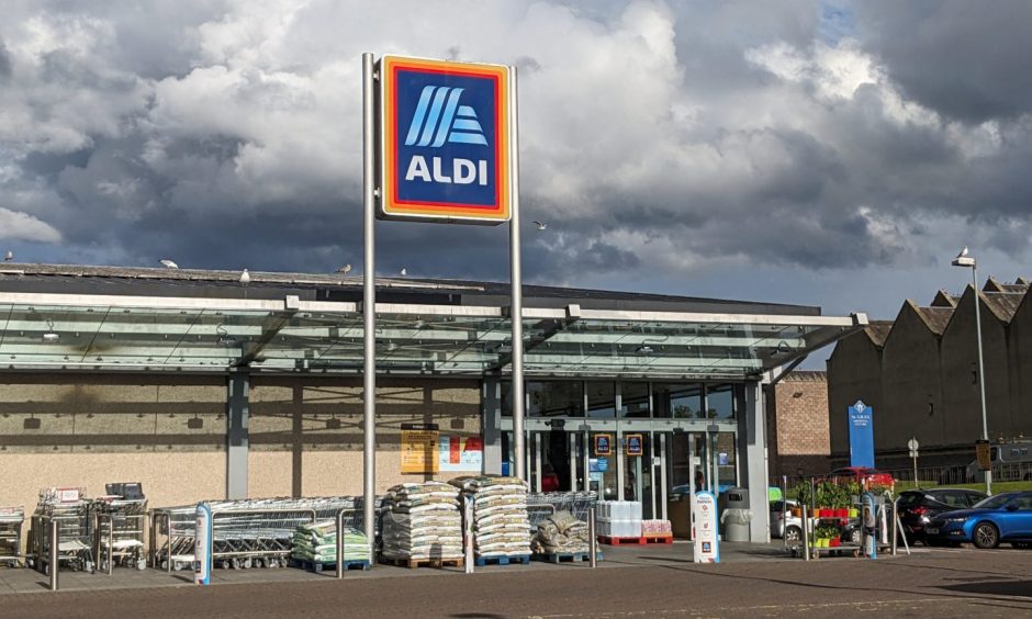 Exterior of current Elgin Aldi. 