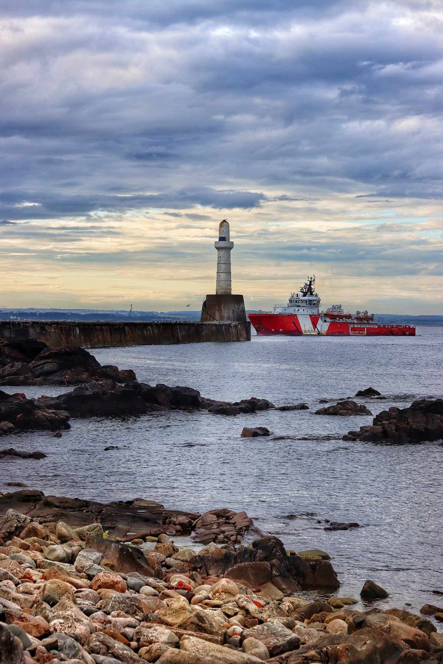 Soran Xurmale photo of Greyhope Bay Lighthouse.