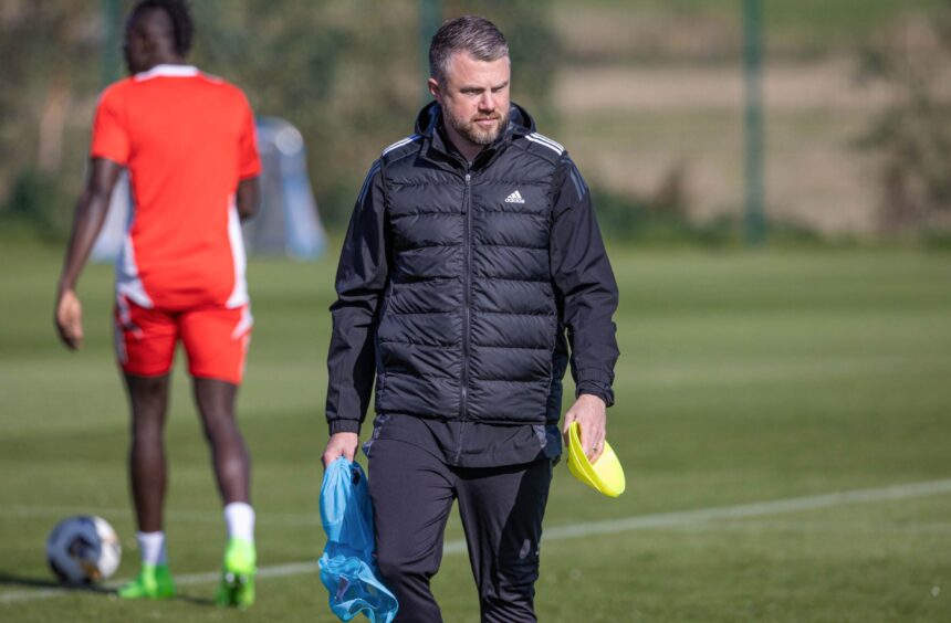 Aberdeen manager Jimmy Thelin during a training session in preparation for the match against Motherwell. Image: SNS