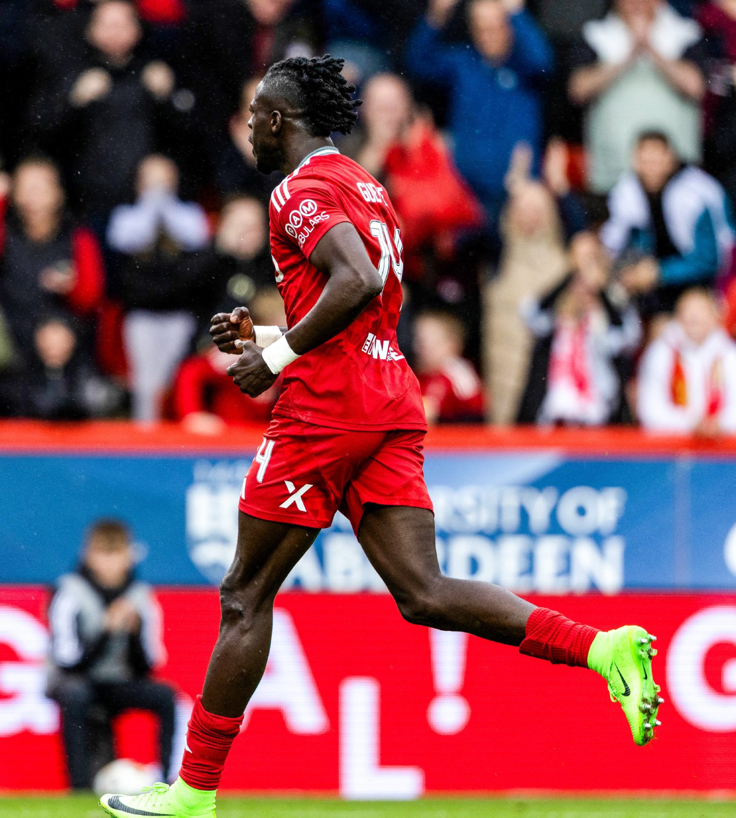 Aberdeen's Pape Gueye celebrates scoring to make it 1-0 against Motherwell. Image: SNS