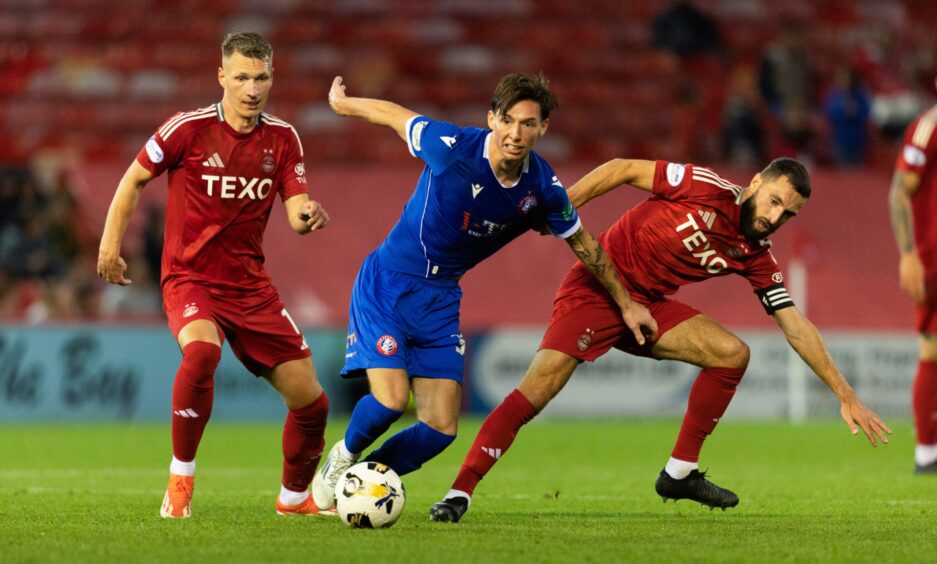 Aberdeen's Graeme Shinnie (right) and Ante Palaversa (left) and Spartans' Bradley Whyte. Image: SNS.