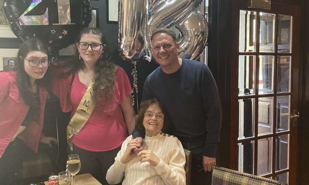 Iris was delighted to meet TV star Antony Cotton, granddaughter Rebecca and her friend Natajsa also joined in the opportunity.