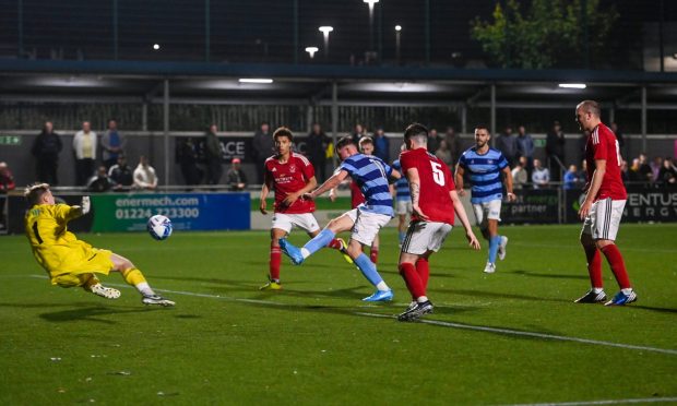 Banks o' Dee v Deveronvale in the Breedon Highland League at Spain Park on Friday September 6 2024.

Liam Duell, centre, scores to make 1-0 to Banks o' Dee.

Pictures by Darrell Benns/DCT Media.