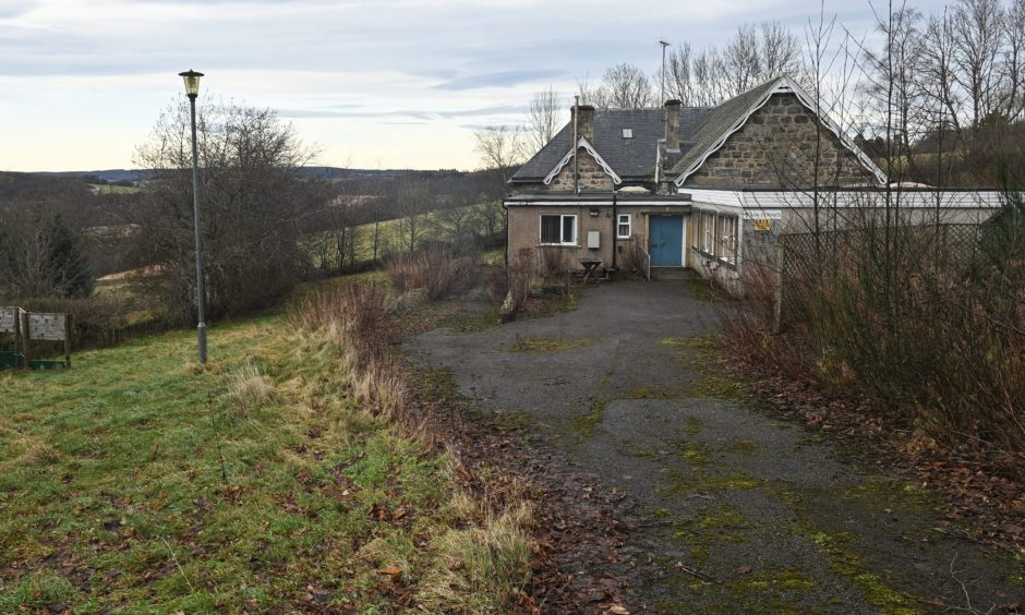 Inveravon Primary School exterior 