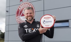 Aberdeen manager Jimmy Thelin with his manager of the month award for August. Image: Newsline Media