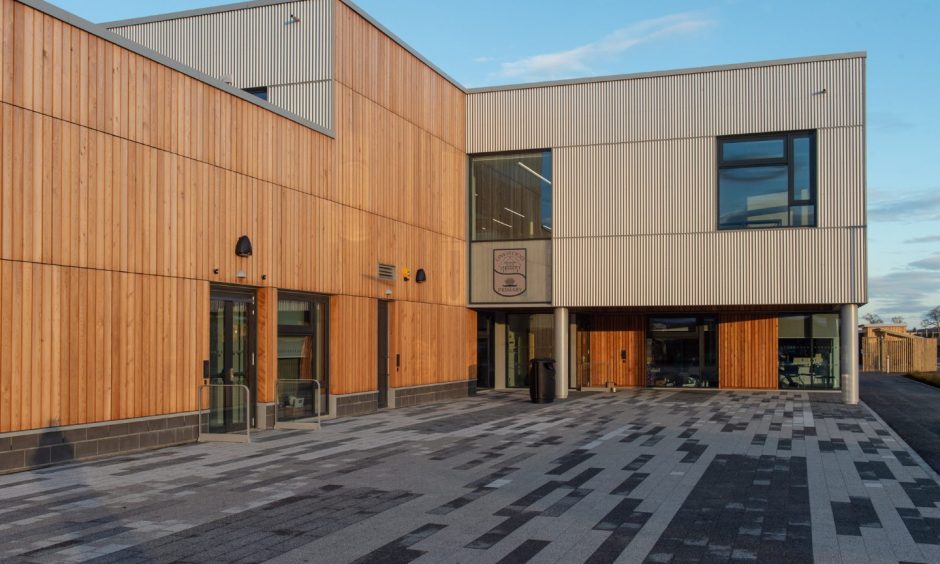 Linnkwood Primary School exterior 