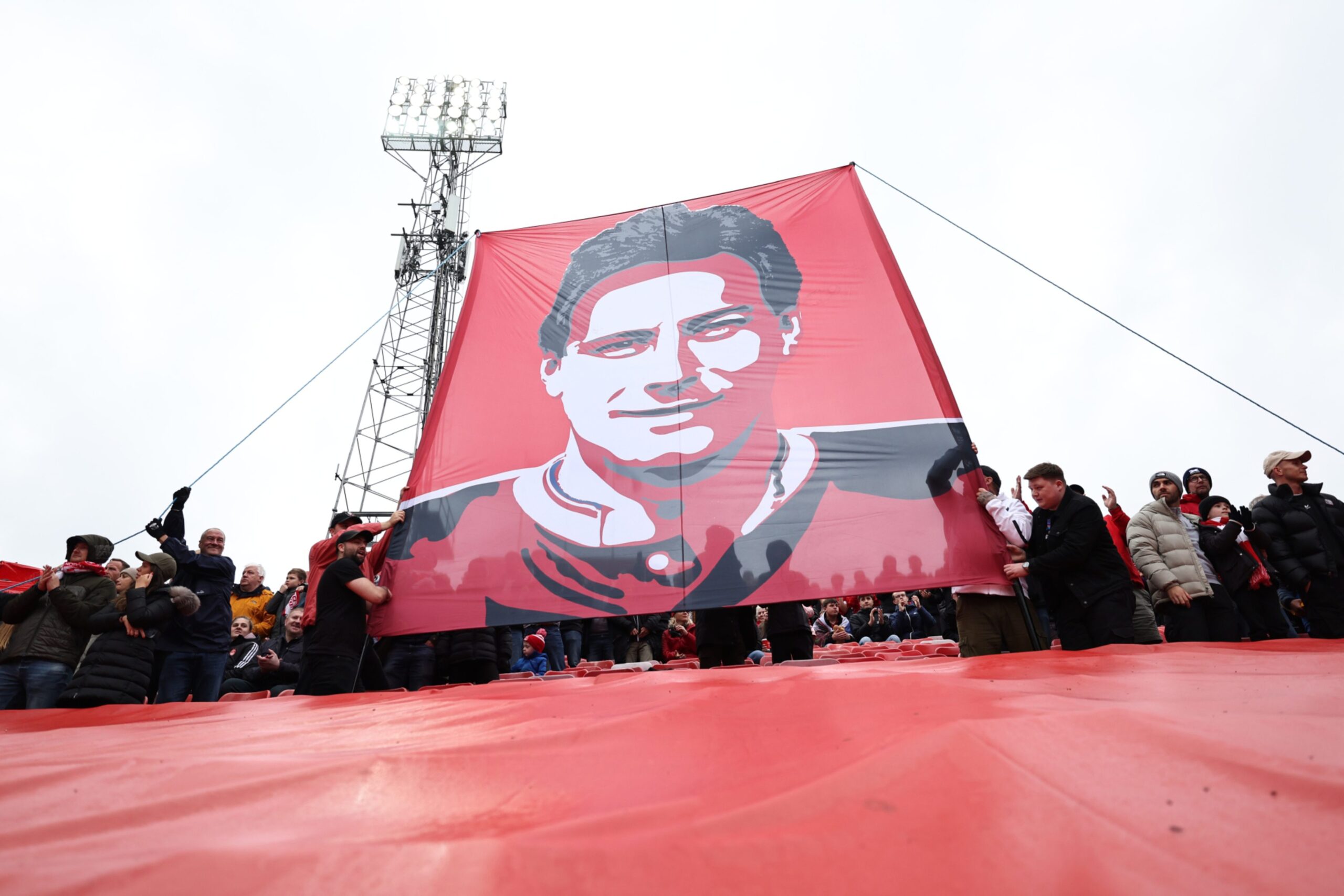 An Aberdeen fan display for former player Neil Simpson before the 3-2 win against Hearts. Image: SNS 