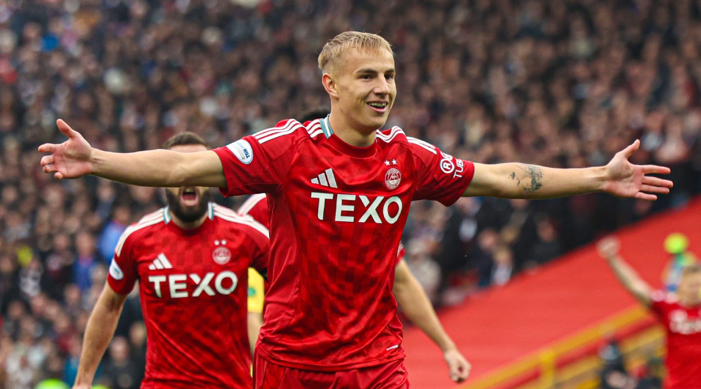 Aberdeen's Topi Keskinen celebrates scoring to make it 1-0 against Hearts at Pittodrie. Image: SNS 