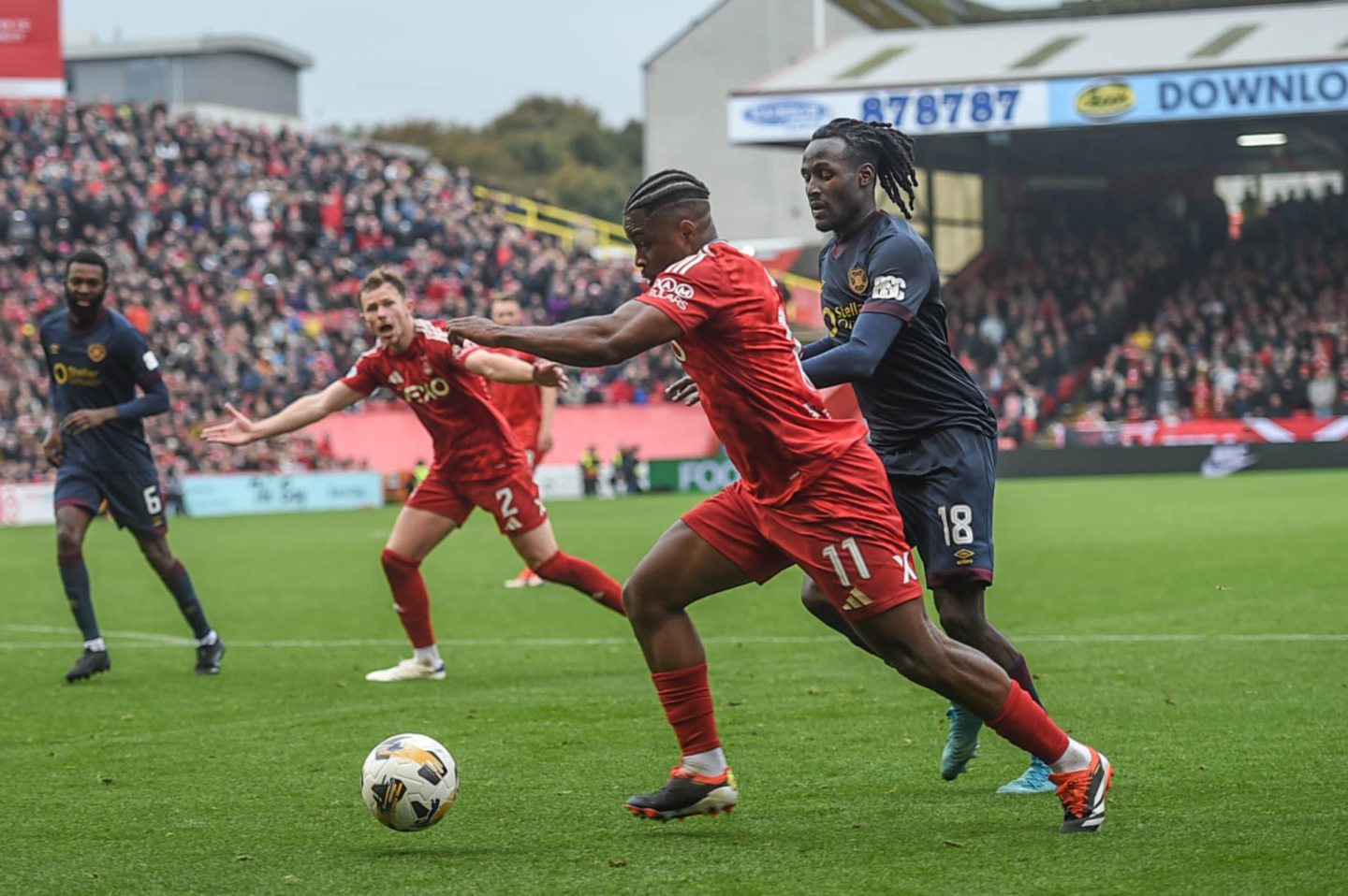 Aberdeen attacker Duk in action against Hearts. Image: Darrell Benns/DC Thomson.