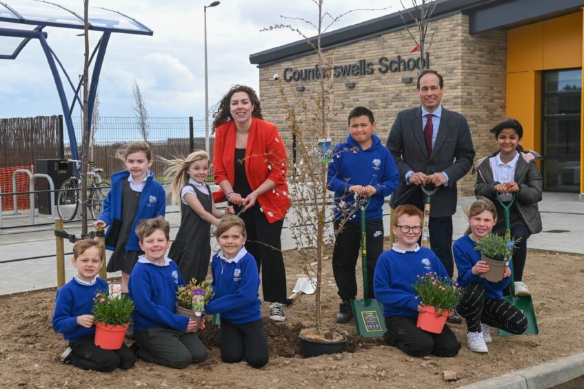 Education convener Martin Greig and vice-convener Jessica Mennie plating trees with pupils at Countesswells School. Image: Kenny Elrick/DC Thomson