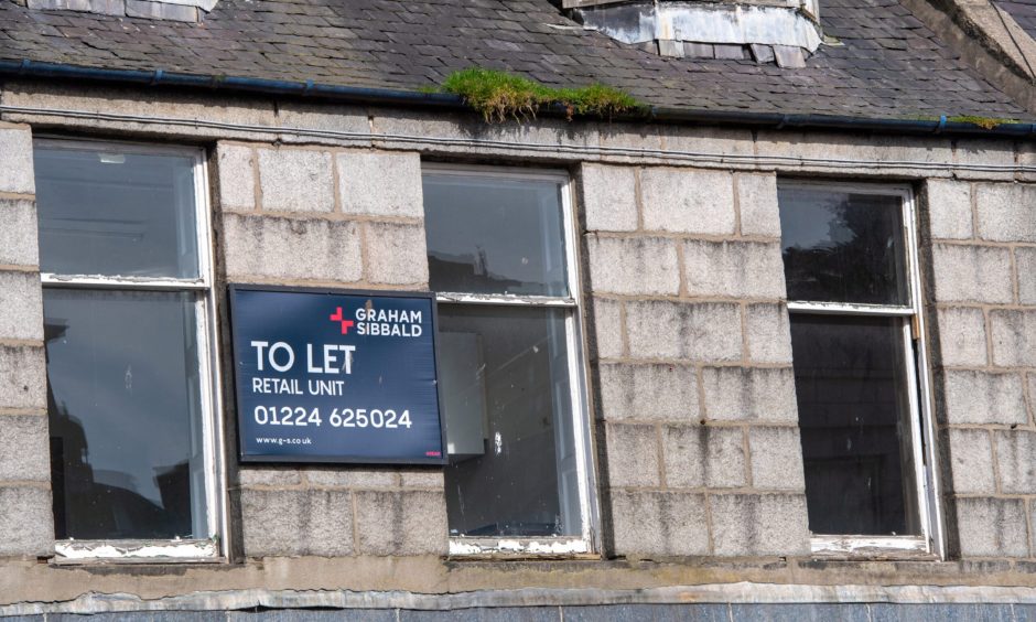 A to let sign on the upper floors of Union Street. Image: Kenny Elrick/DC Thomson