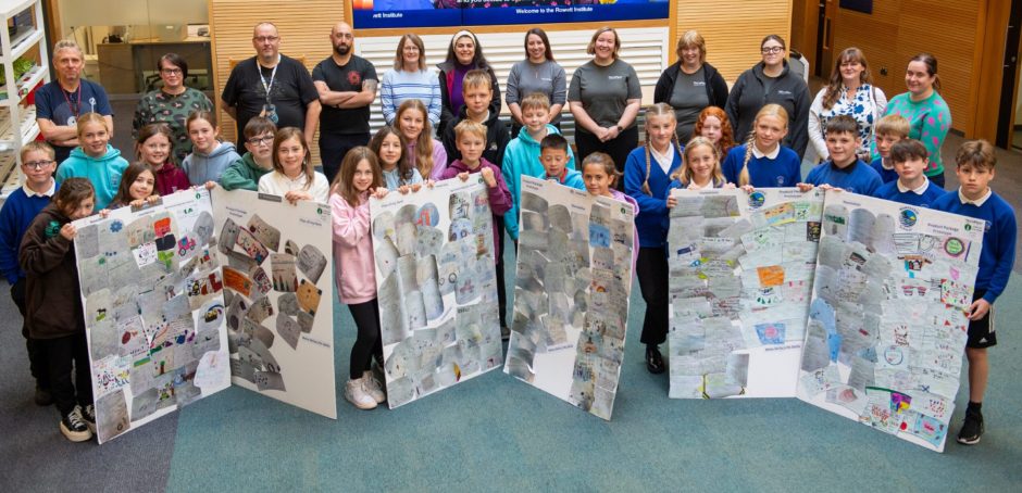 Pupils and teachers from Scotstown, Braehead and Newtonhill primary schools, with Rowett Institute and TechFest staff. 