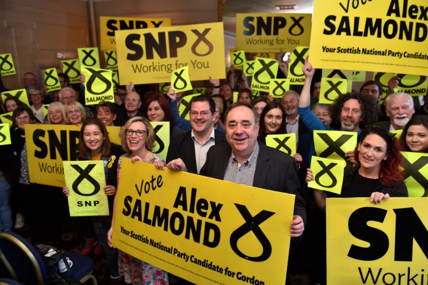 Alex Salmond holding up yellow SNP banners as he launched re-election campaign in 2017.