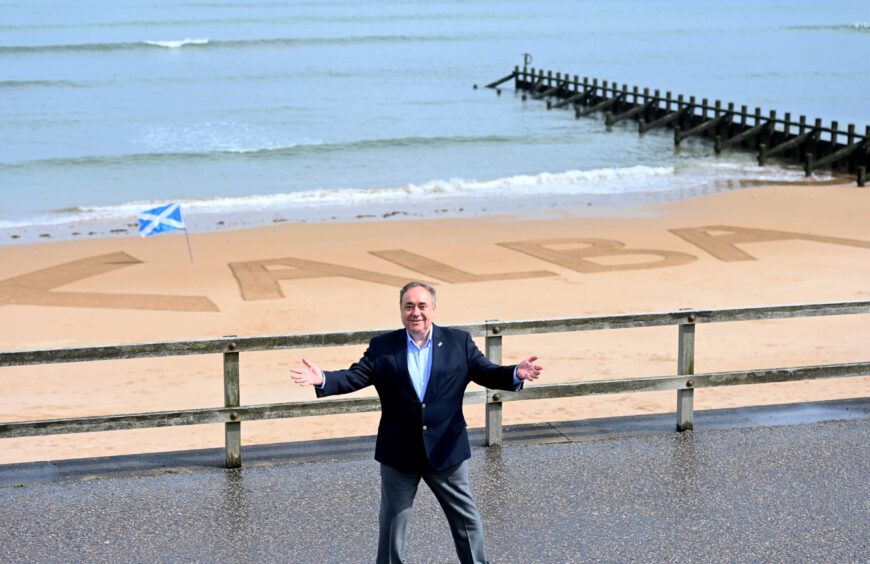 Alex Salmond pictures at Aberdeen beach