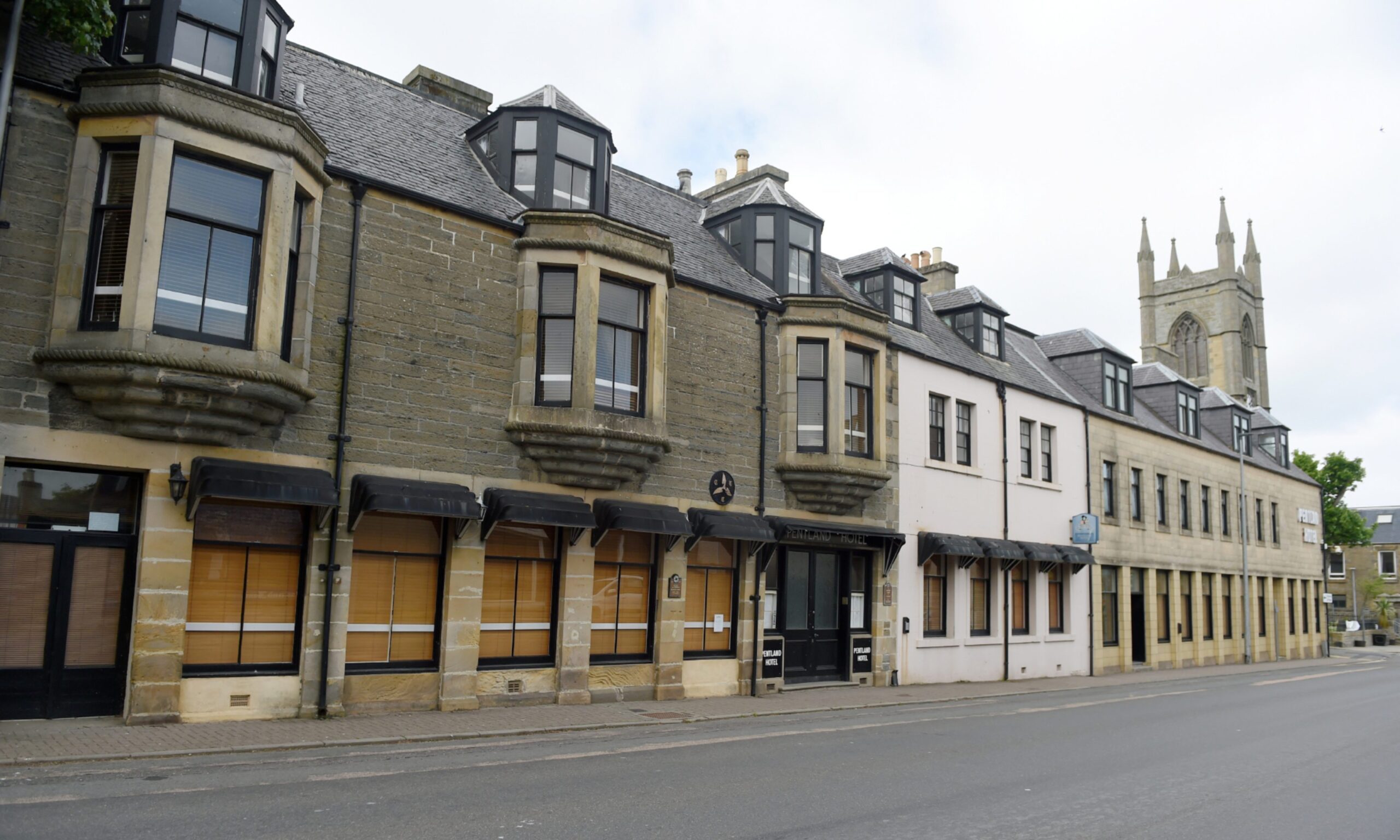 Facade of the Pentland Hotel in Thurso showing the black bay windows.