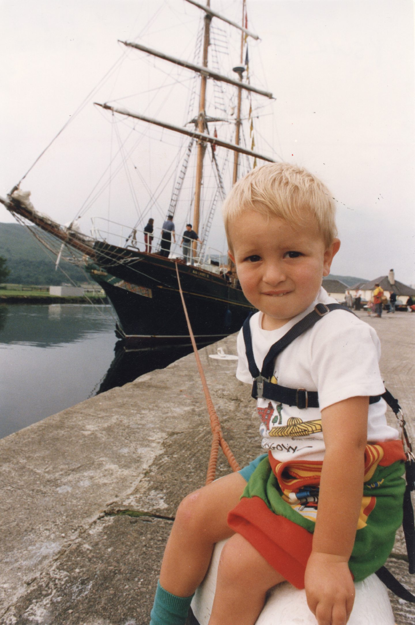 A child watching the vessels