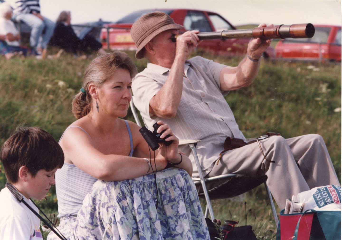 A man with a telescope with his daughter