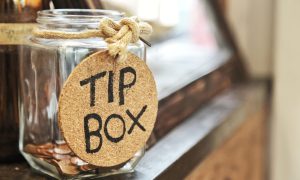 Do you think that tipping should be made compulsory? Image: Shutterstock / nutcd32