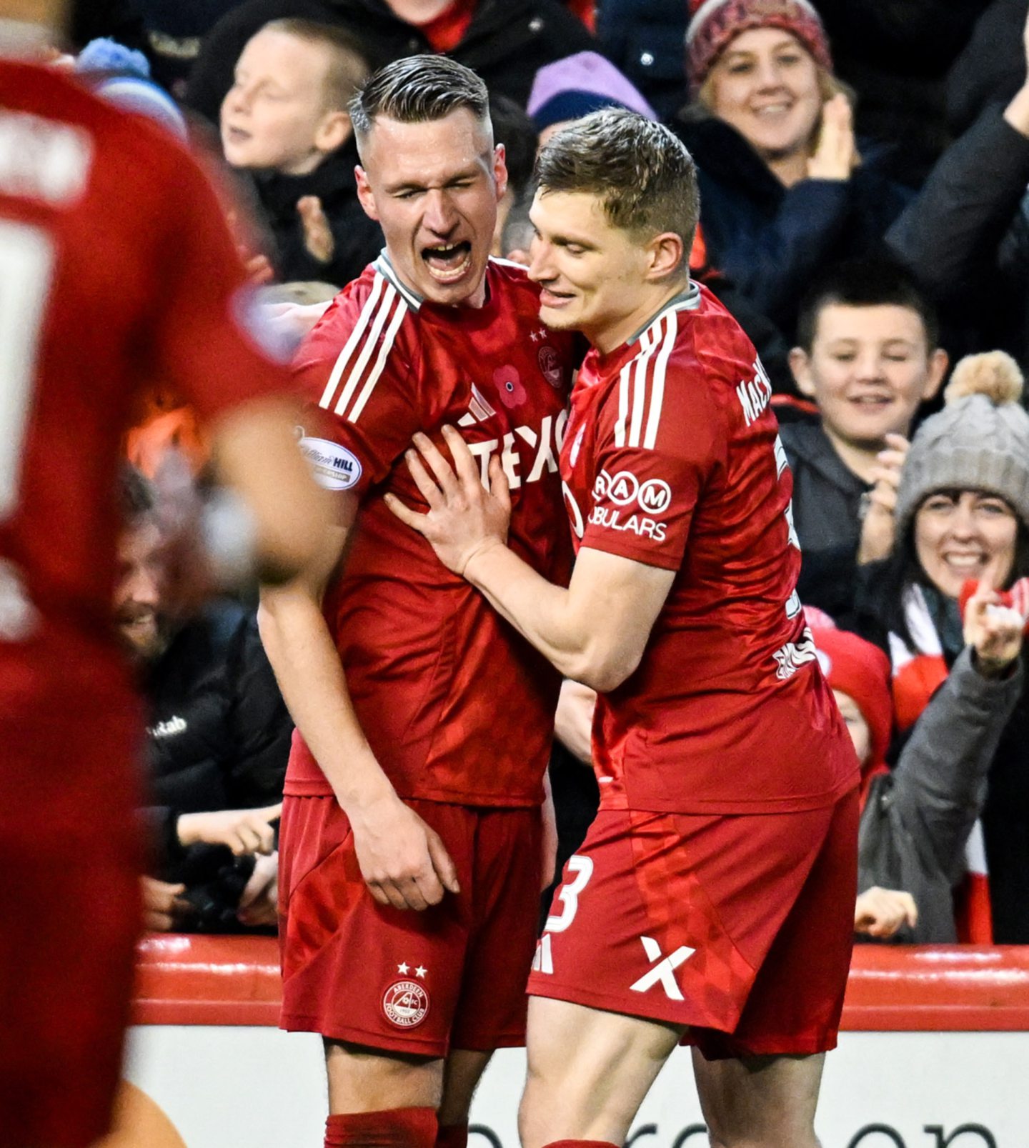 Aberdeen's Ante Palaversa (L) celebrates scoring to make it 1-0 against Dundee. Image: SNS 