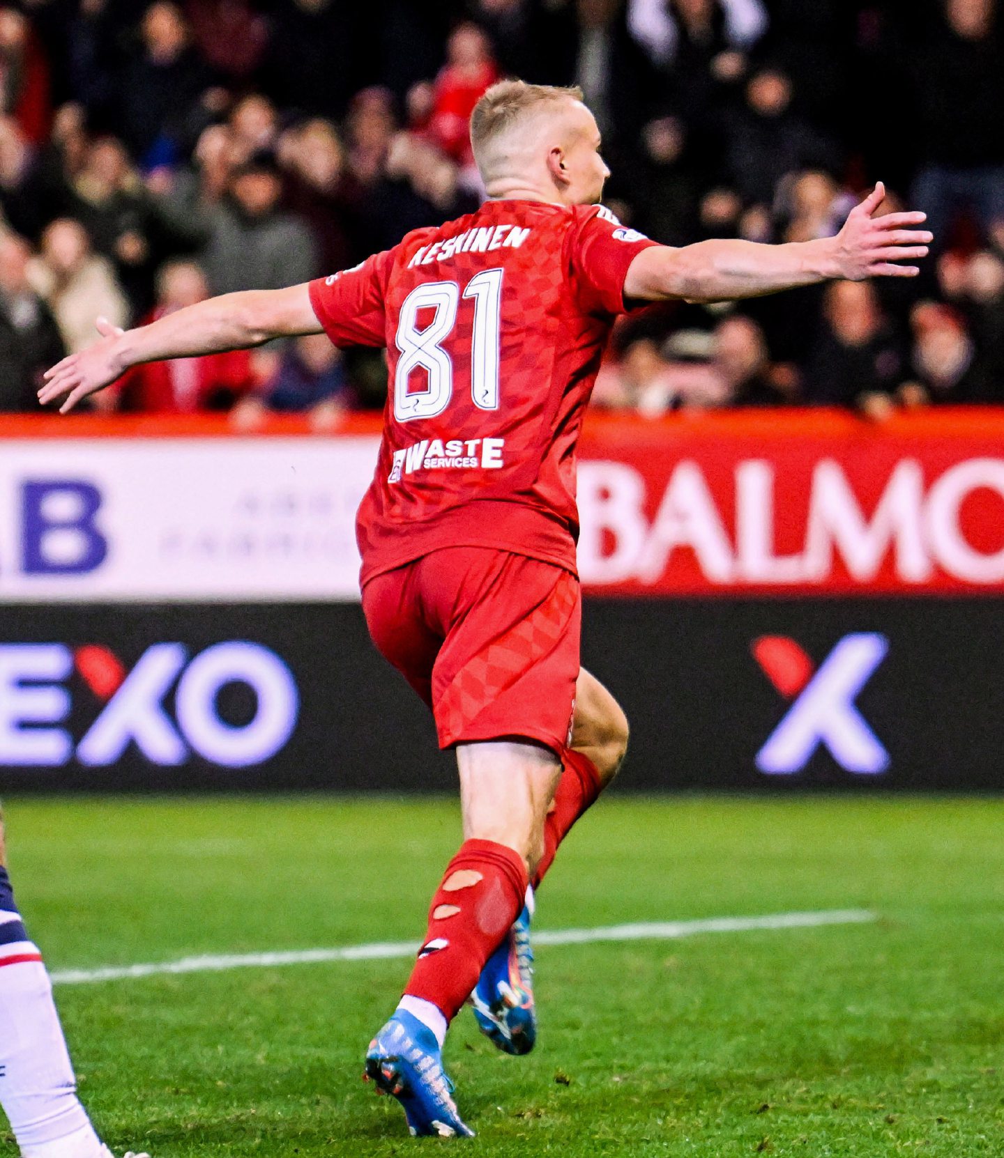 Aberdeen's Topi Keskinen celebrates scoring to make it 2-0 against Dundee. Image: SNS 