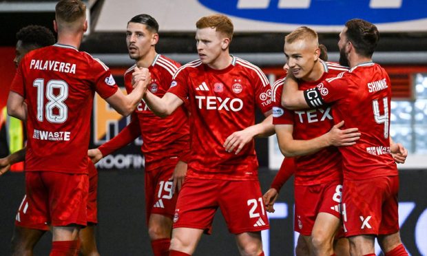 Aberdeen's Topi Keskinen (centre right) celebrates scoring to make it 2-0 against Dundee. Image: SNS.