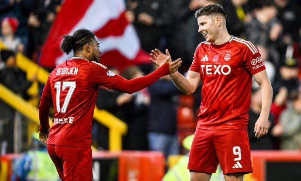 Aberdeen's Kevin Nisbet (R) celebrates scoring to make it 4-1 with Vicente Besuijen against Dundee. Image: SNS