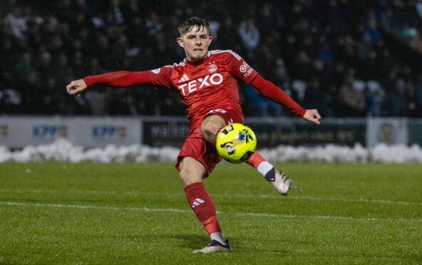 Aberdeen's Leighton Clarkson has a shot during the 2-1 Premiership loss at St Mirren. Image: SNS