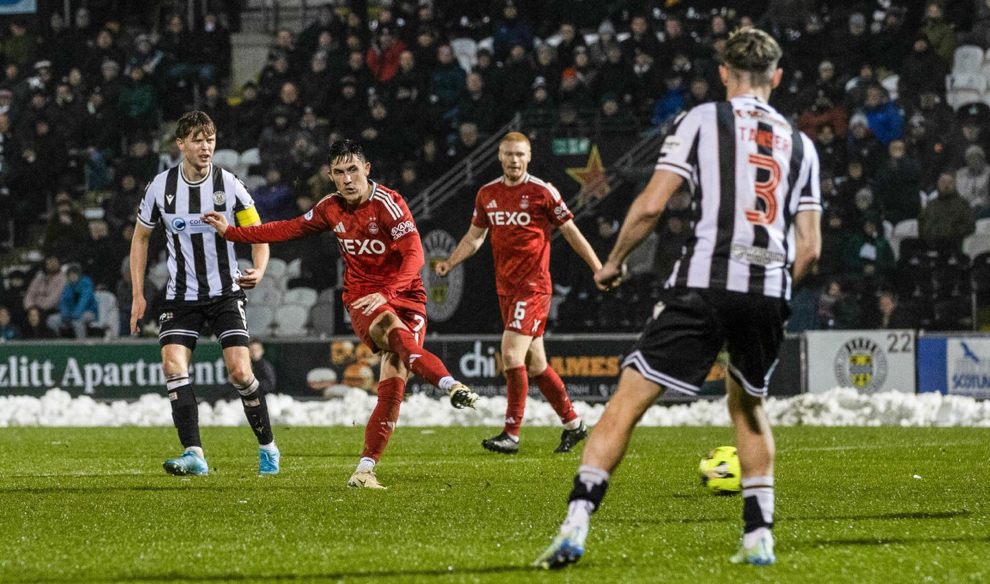 Aberdeen's Jamie McGrath scores against St Mirren. Image: SNS 