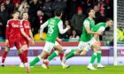 Hibernian's Joe Newell (centre) celebrates scoring to make it 1-0 against Aberdeen. Image: SNS.