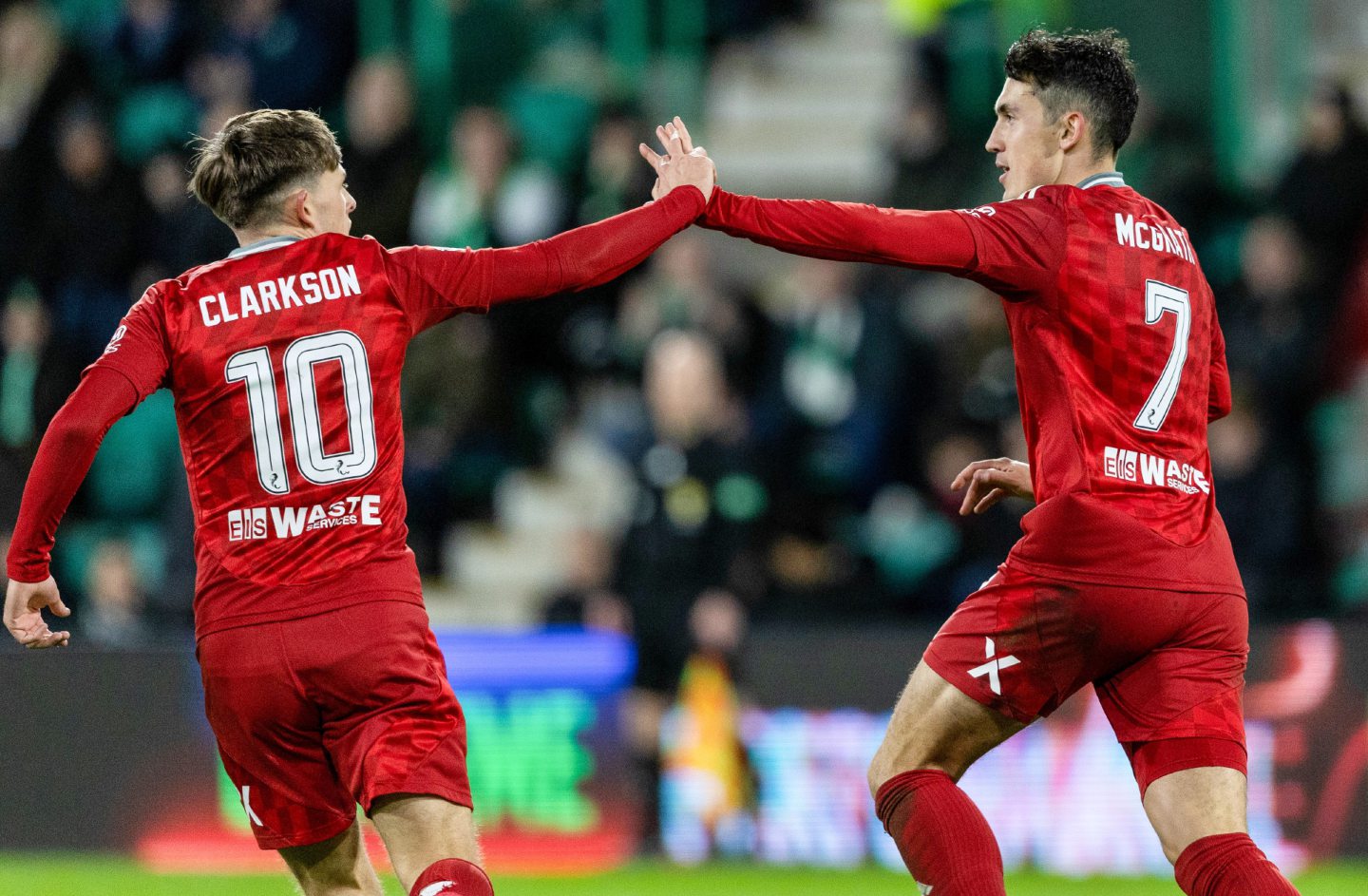 Aberdeen's Jamie McGrath (R) celebrates scoring to make it 1-1 against Hibs with Leighton Clarkson. Image: SNS