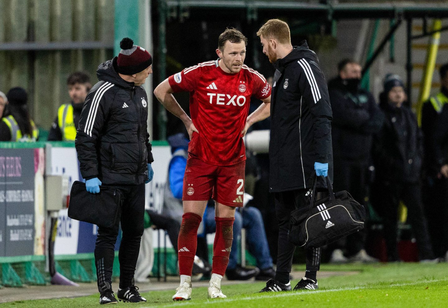 Aberdeen's Nicky Devlin leaves the field with an injury during the 3-3 Premiership draw with Hibs at Easter Road. Image: SNS 