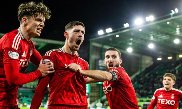 Aberdeen's Ester Sokler (centre) celebrates after scoring to make it 3-2 against Hibs with Graeme Shinnie and Jack Milne. Image: SNS