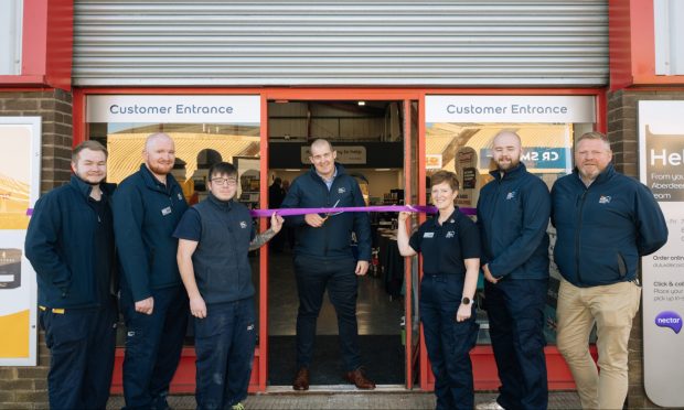 Ribbon-cutting to celebrate official opening of Aberdeen Altens Dulux Decorator Centre.