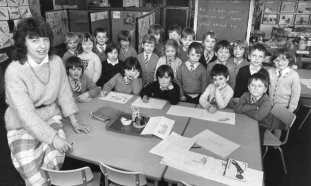 1988: Miss Muriel Reid (Mrs Gullan) keeps an eye on her primary one class as they get down to some lessons. Image: DC Thomson