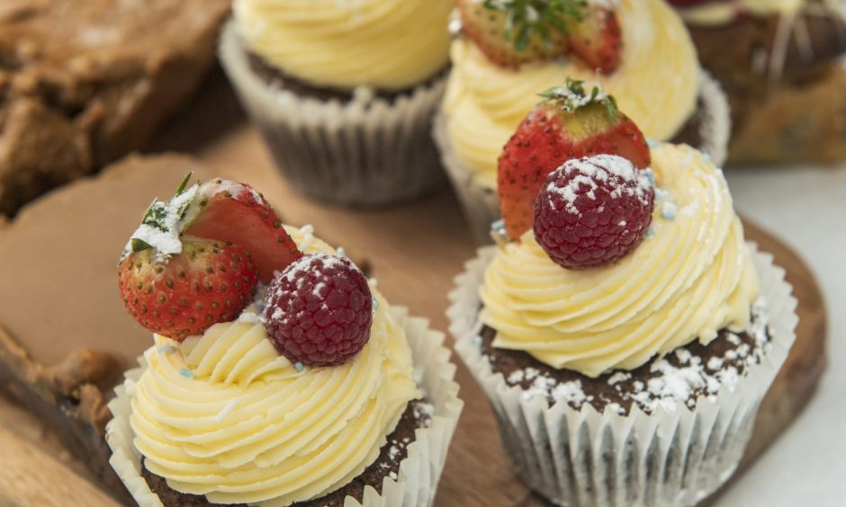 Cup cakes on tray. 