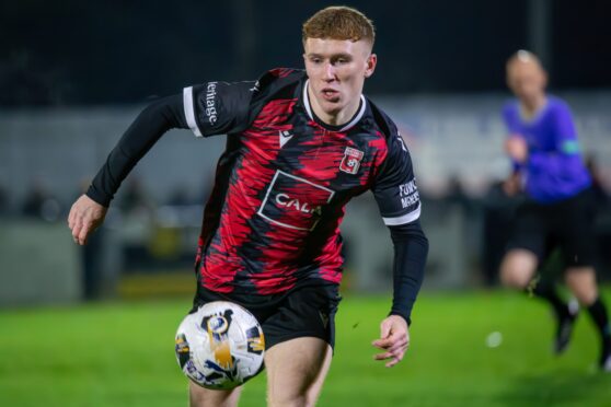 Daniel Agnew in action for Inverurie Locos.