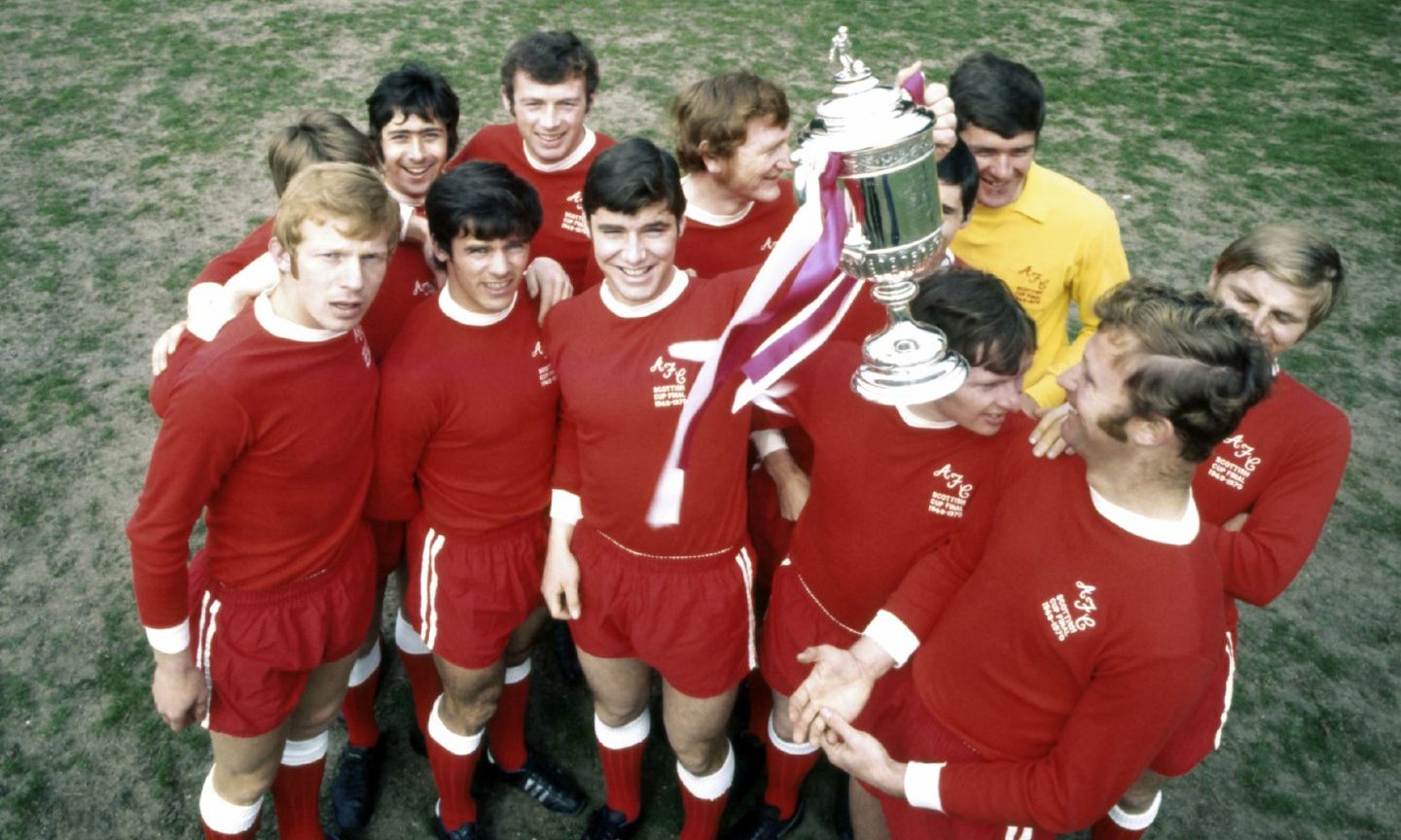 Aberdeen players with the Scottish Cup: (L-R) Henning Boel, Arthur Graham, Derek McKay, Jim Forrest, Tommy McMillan, Martin Buchan, Davie Robb, Jim Hermiston, Joe Harper, George Murray, Bobby Clark and George Murray. Image: SNS