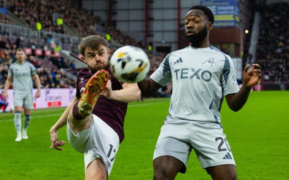Hearts' Alan Forrest and Aberdeen's Shayden Morris in action at Tynecastle. Image: SNS.