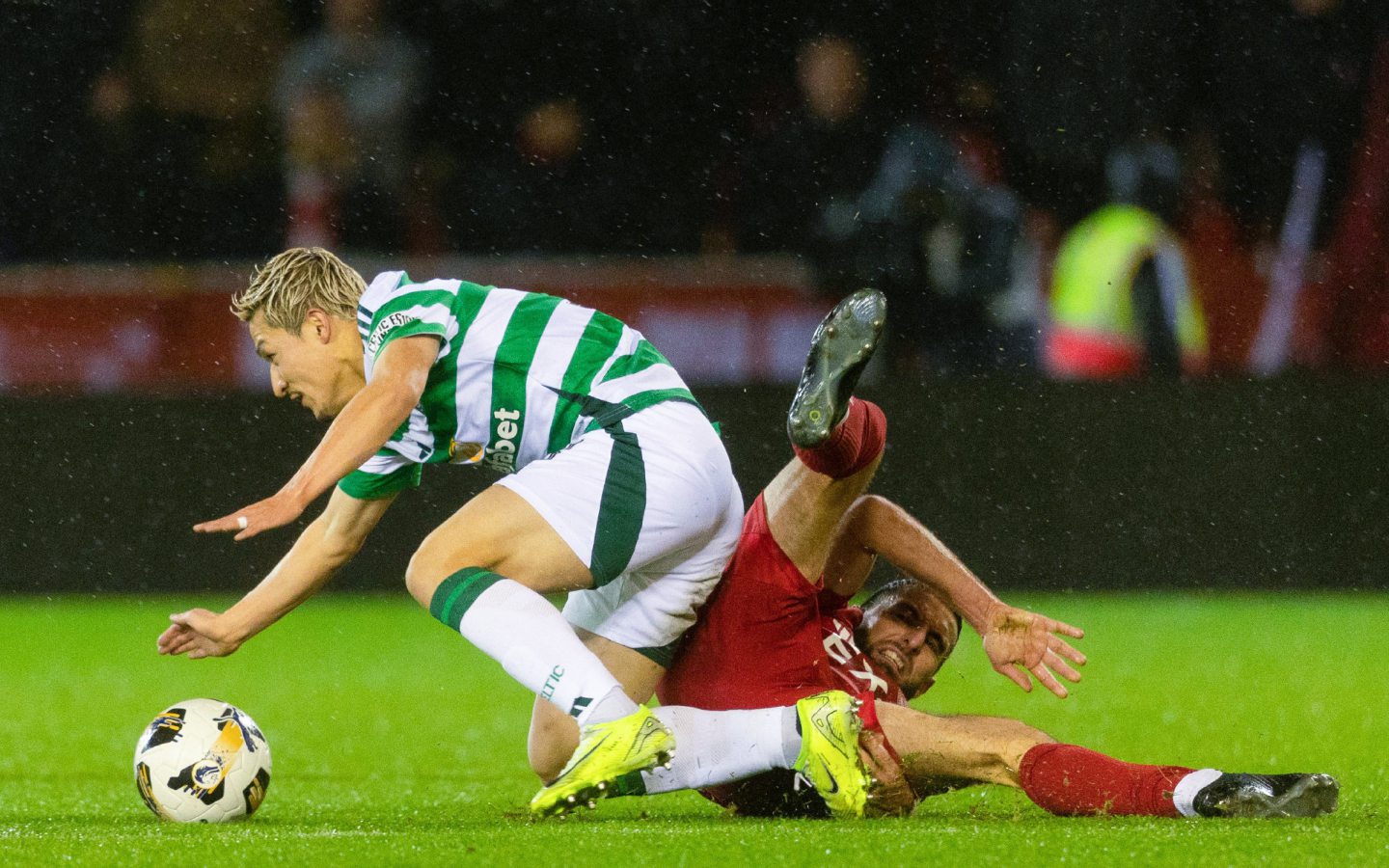 Celtic's Daizen Maeda and Aberdeen's Graeme Shinnie in action. Image: SNS 