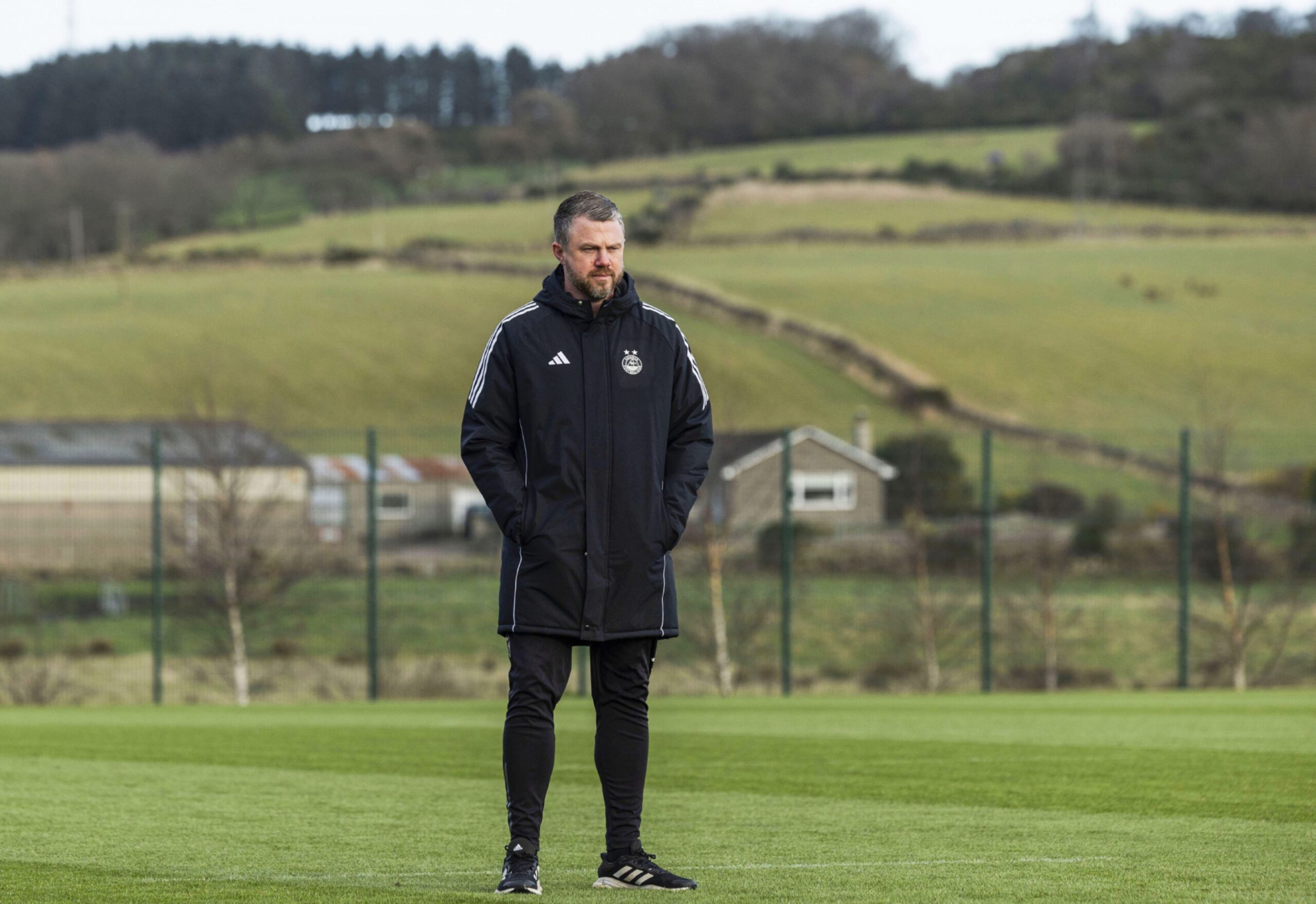  Aberdeen manager Jimmy Thelin during a training session at Cormack Park. Image: SNS 