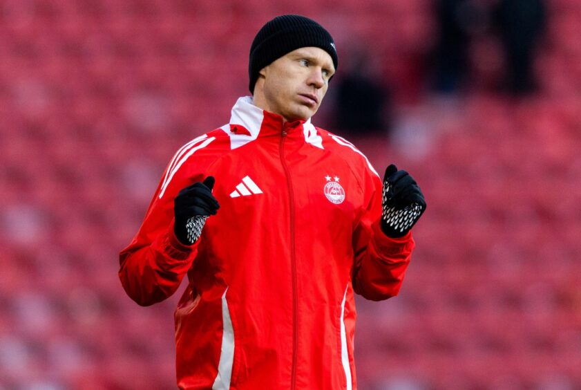 Aerdeen's Sivert Heltne Nilsen warms up before the Premiership match between Aberdeen and Hibernian.