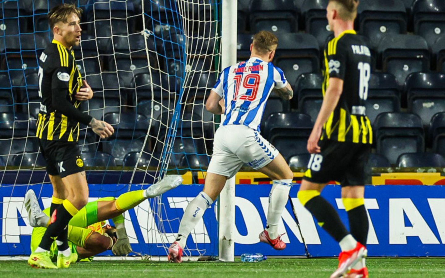 Kilmarnock's Bruce Anderson celebrates scoring to make it 4-0 against Aberdeen. Image: SNS 