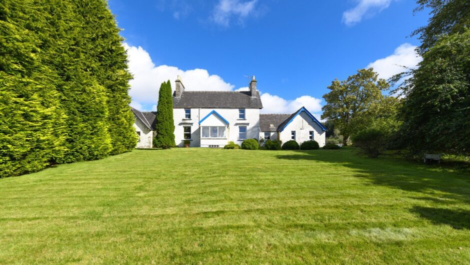 Achnashelloch Farmhouse