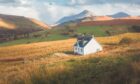 cottage on a hill that can use liquid gases on the path to net zero