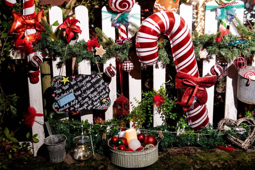 Candy cane balloon 