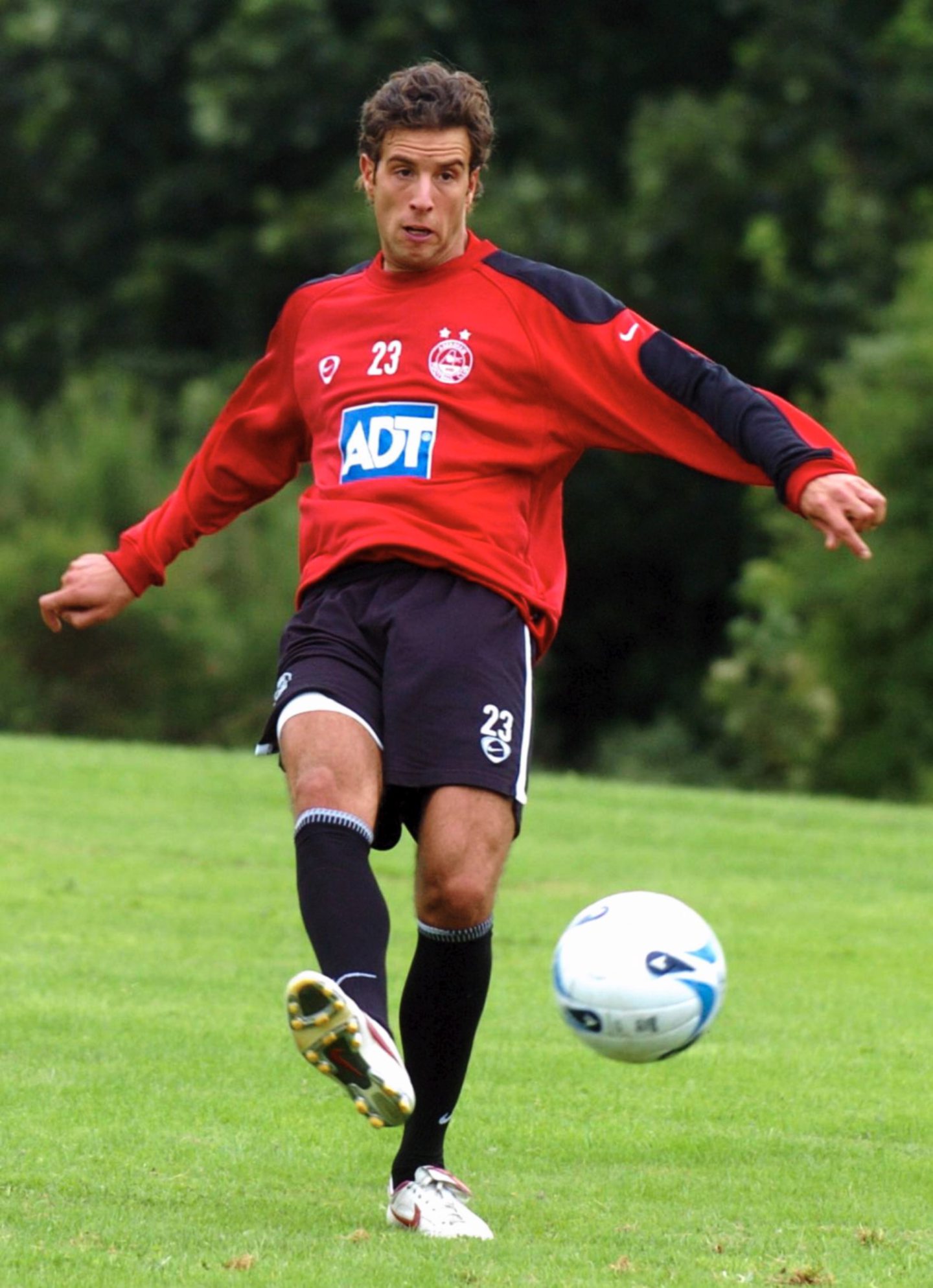 Andreas Haddad passes the ball in a training session with Aberdeen FC in 2005.