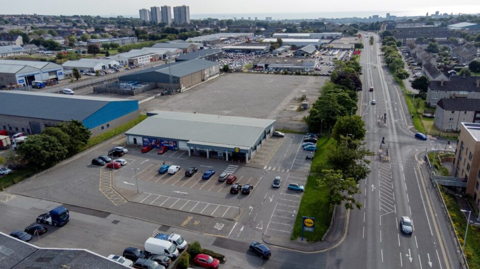 Lidl are still hopeful of moving next door. Image: Kenny Elrick/DC Thomson