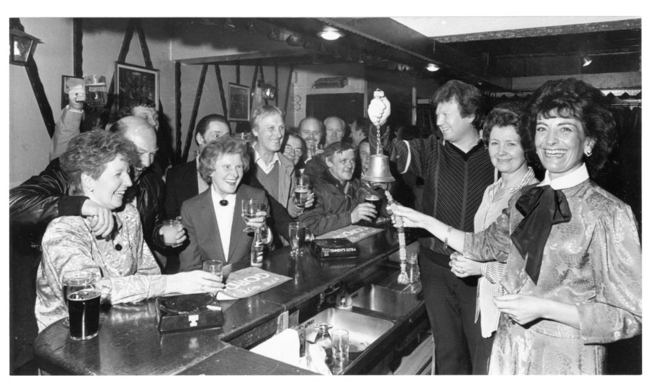 1987: There were plenty of swan-songs being sung in the heart of Aberdeen when one of the most popular pubs in the city rang the bell for the last time. The Swan Bar on Loch Street was packed with regulars, all sad to see their favourite haunt close down. Image: DC Thomson