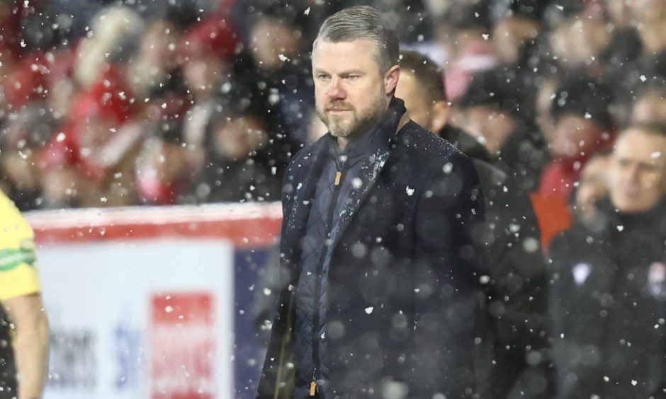 Aberdeen FC manager Jimmy Thelin on the sideline as it snows during during his side's 2-1 defeat by Ross County.